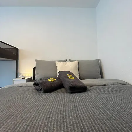 Hostal Hub 14 - Mit Balkon