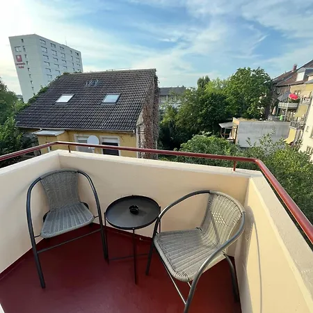 Hostal Hub 14 - Mit Balkon *