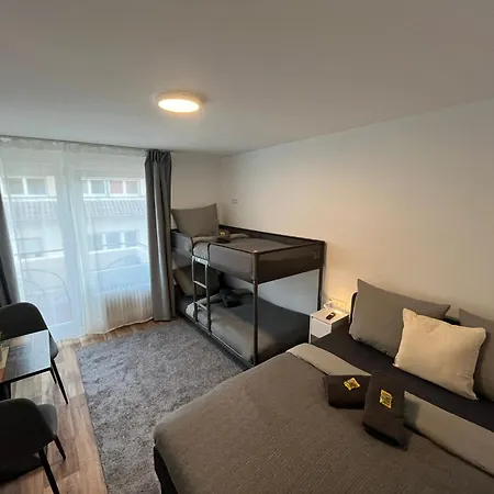 Hub 14 - Mit Balkon Hostal *