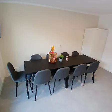 Hostal Hub 14 - Mit Balkon *