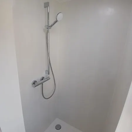 Hub 14 - Mit Balkon Hostal