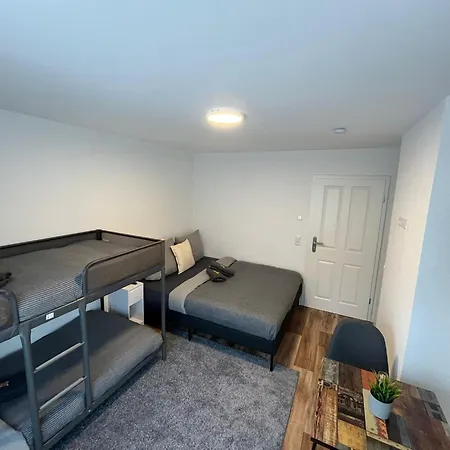 Hub 14 - Mit Balkon Hostal